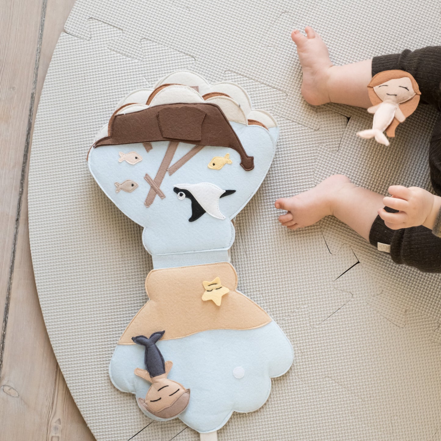 Aktivitetsbok i filt - skjell